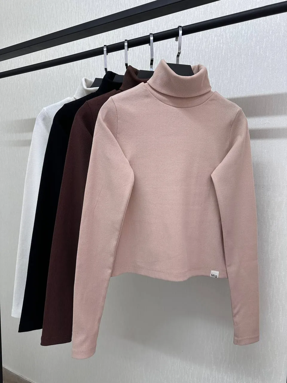 کراپ زنانه یقه اسکی فینگردار کد 1120 کراپ زنانه یقه اسکی فینگردار کد 1120